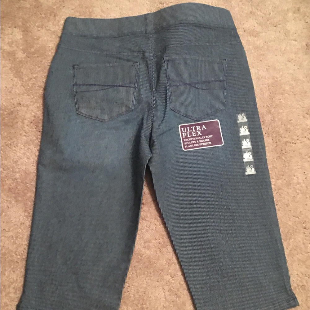 Gloria Vanderbuilt Bermuda Shorts - Picture 3 of 3